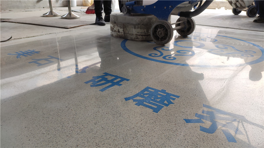 無機(jī)磨石成鏡效果初顯